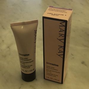 Mary Kay matte-wear liquid foundation, Ivory 4
